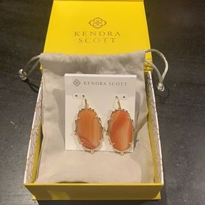 Kendra Scott NEW WITH TAGS coral earrings